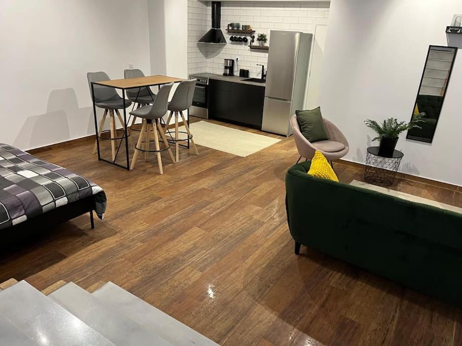 Industrial Studio / Alios 4 / Hilton Area أثينا المظهر الخارجي الصورة